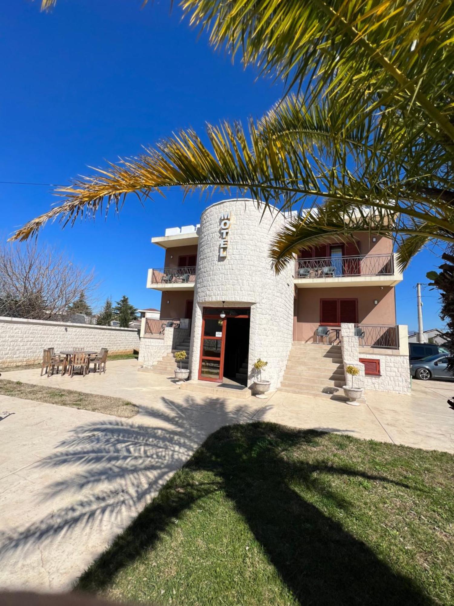 Motel Zeta Lux Mitrovici  Exterior photo